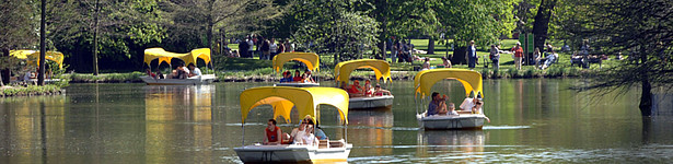 Floating Boats in Luisenpark