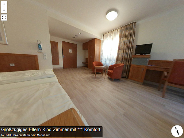 Mutter-Kind-Einheit: Großzügiges Eltern-Kind-Zimmer mit ***-Komfort in 360° Ansicht - Klicken Sie zum Öffnen des Panoramas