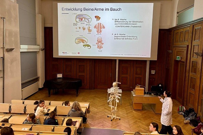 Zuhörer in Hörsaal.