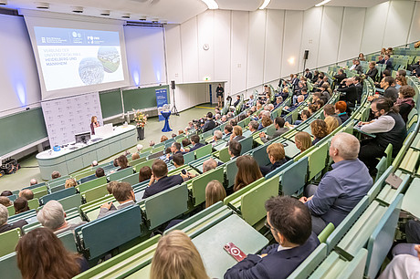 Blick in den Hörsaal der Kopfklinik