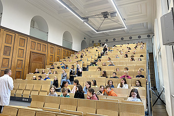 Gefüllter Hörsaal