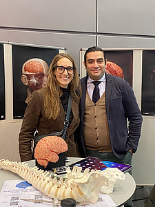 Ärztin und Arzt der Neurochirurgischen Klinik am Stand der UMM.