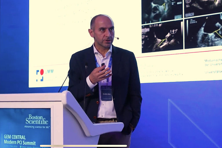 Univ.-Prof. Dr. Ibrahim Akin beim PCI Summit 2025 in Istanbul, wo er eine zentrale Sitzung zur LAA-Okklusion leitete.zur LAA-Okklusion.