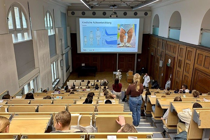 Publikum in Hörsaal.