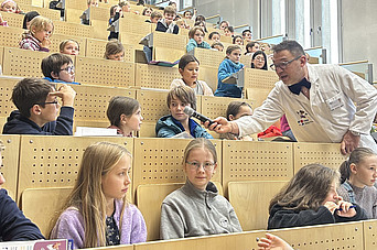 Kinder stellen Fragen