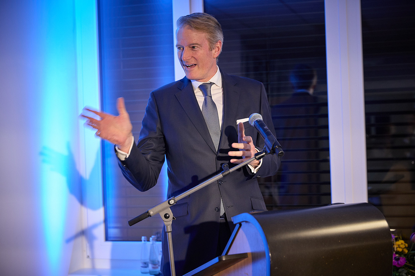 Prof. Dr. Hanns-Peter Knaebel am Rednerpult