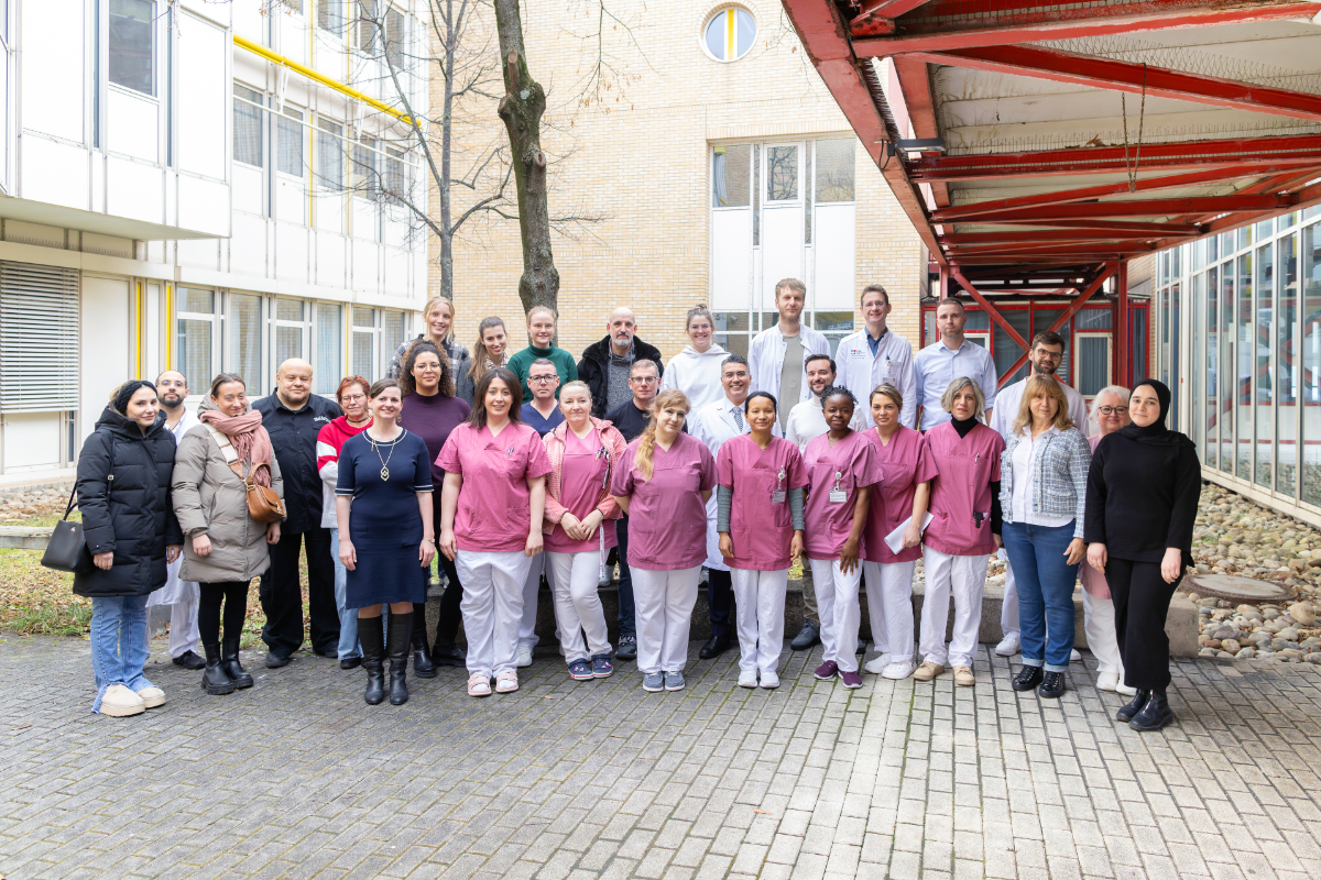 Gruppenfoto von Mitarbeitenden der UMM bei einer gemeinsamen Veranstaltung.