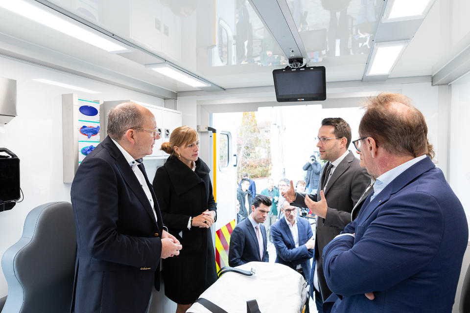 Gespräch im Rettungswagen